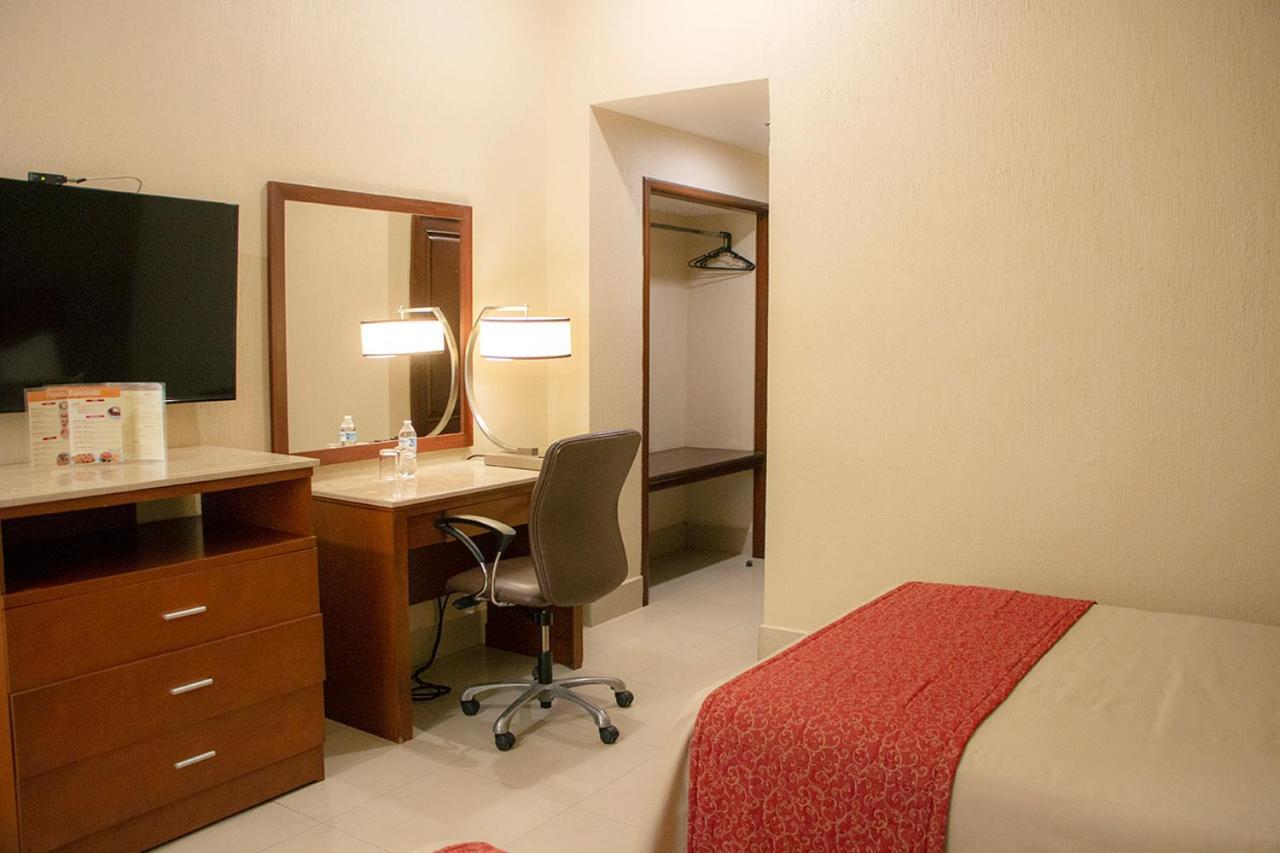 Hotel Fenix ลอสโมชิส ภายนอก รูปภาพ