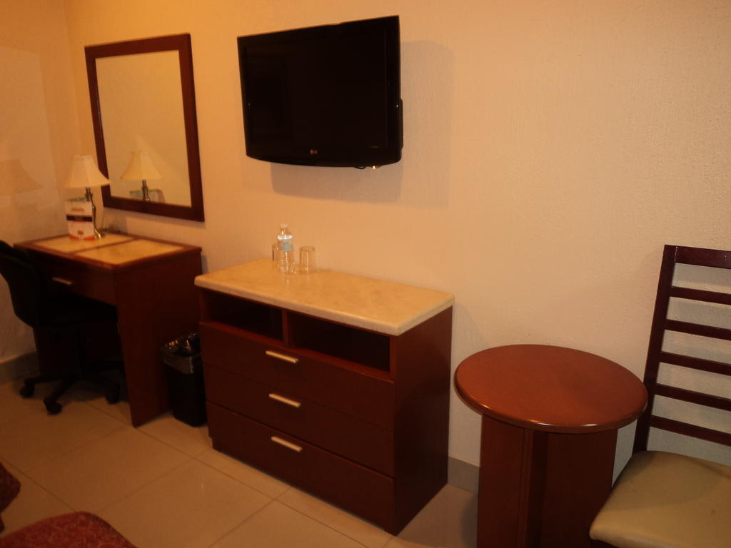 Hotel Fenix ลอสโมชิส ภายนอก รูปภาพ